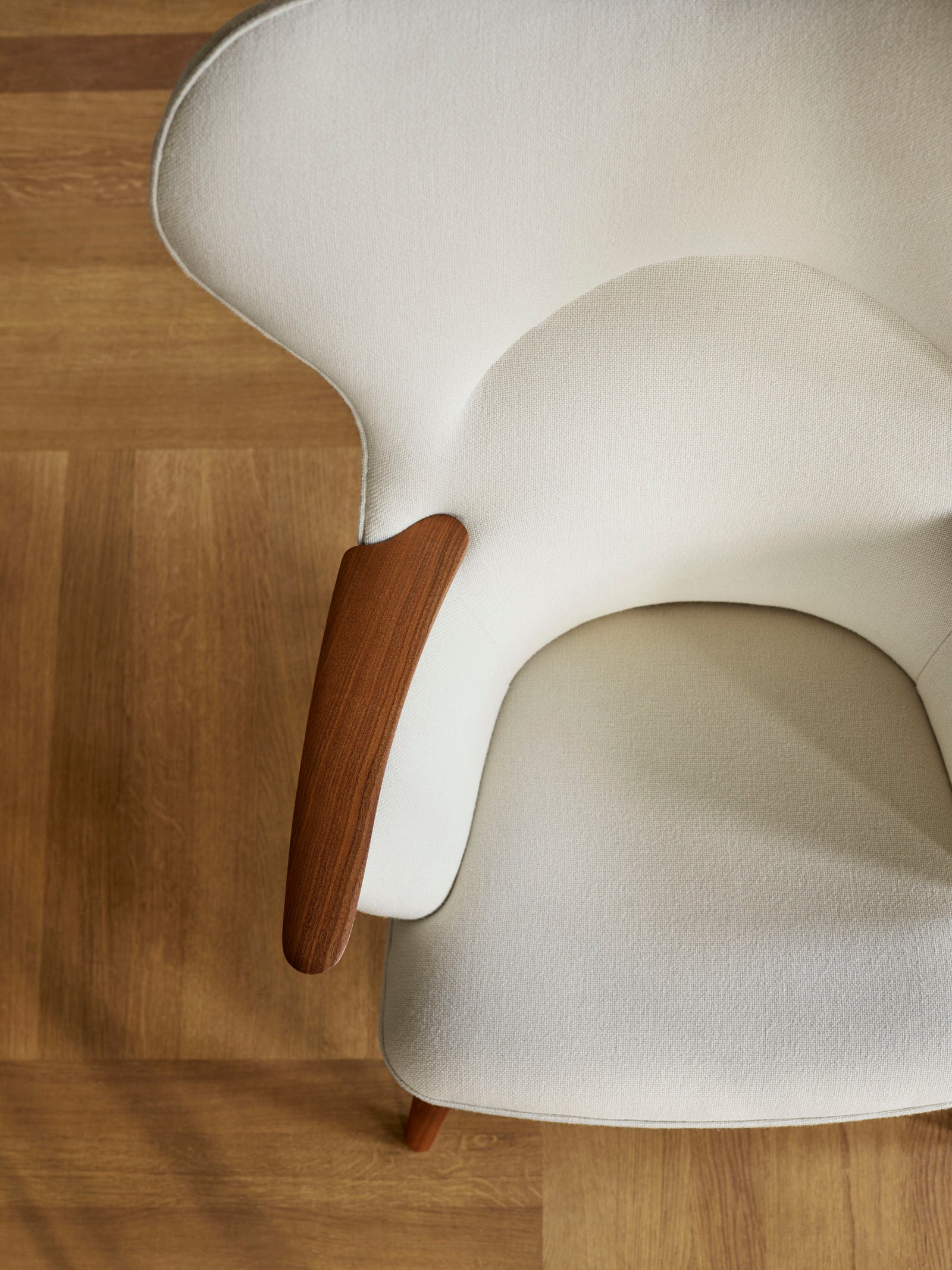 CH78 Mama Bear Lounge Chair Hallingdal 100 Hygge Life