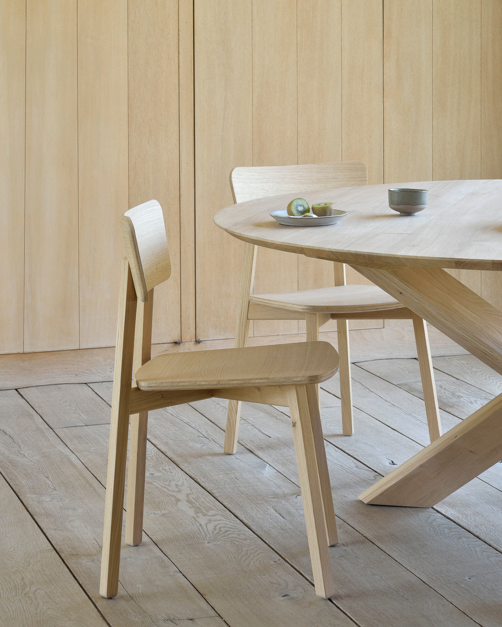 Circle dining chair online