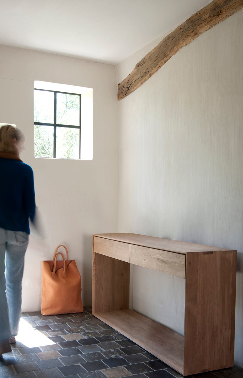 Oak Nordic Console