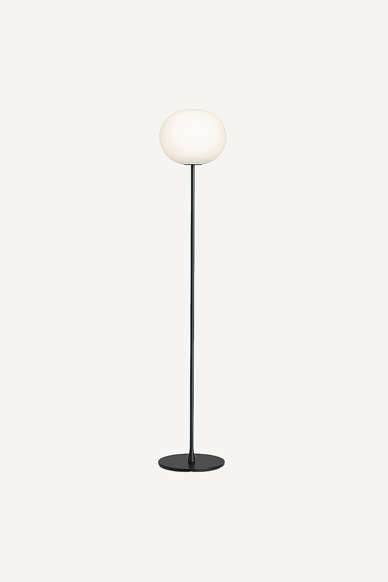 Aesthetic clearance floor lamp
