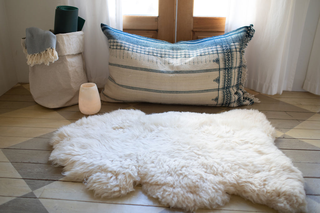 White Sheepskin Alpine XL – Hygge Life