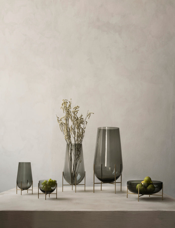 Échasse Vase, MENU Small スモーク フラワーベース Echasse Vase Smoke - Small – Hygge Life